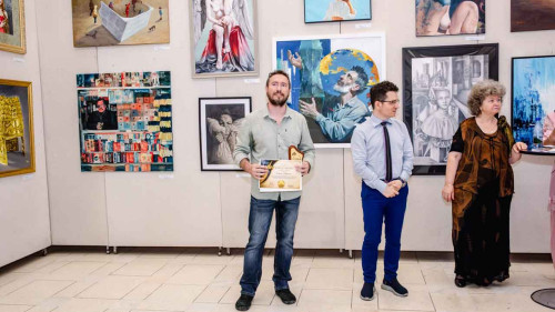 „Pictura este în același timp, muncă, bucurie, rugăciune și terapie” – CIPRIAN MIHĂILESCU